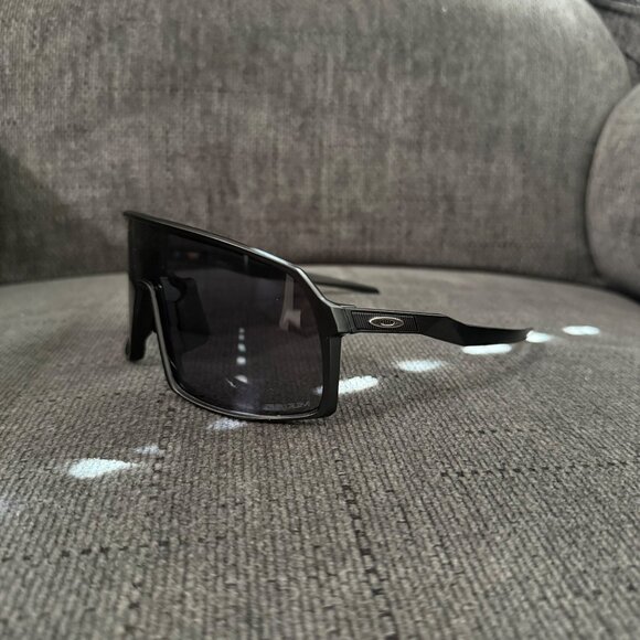 (OO9406) Oakley Sutro PRIZM Polarized Black Frame - Picture 2 of 10